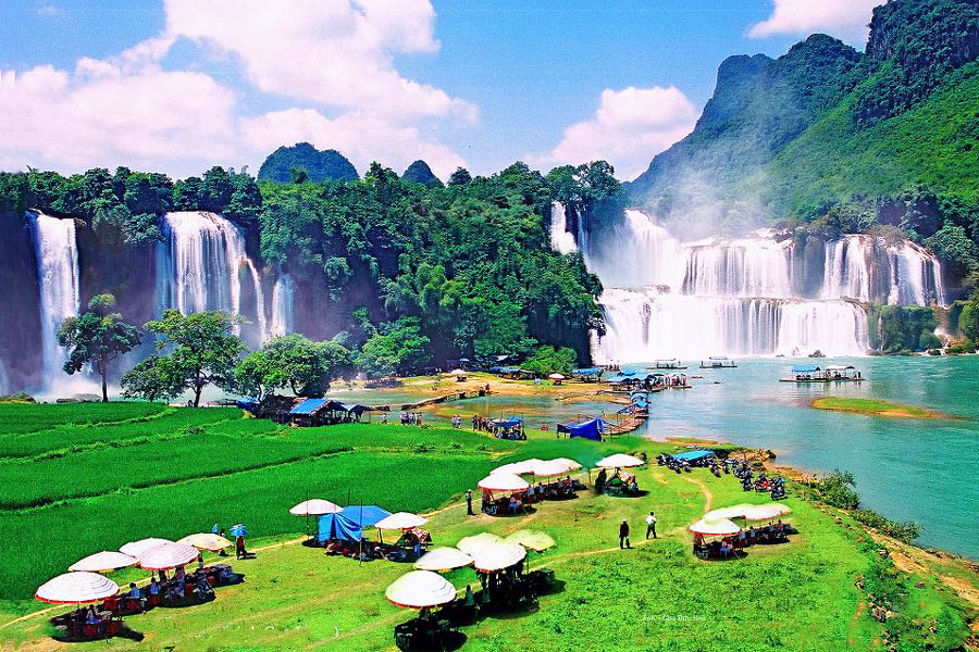 thac ban gioc nhin tu xa