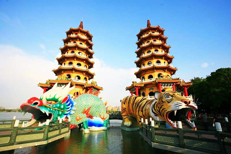 Chùa Long Hổ (Dragon and Tiger Pagodas) Cao Hùng, Taiwan ( Đài Loan )