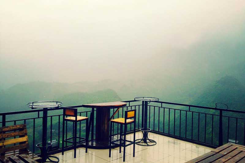 view bon be cung nhung quan ruou nho