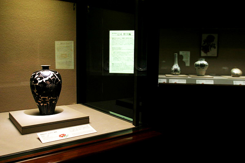 bao tang gom su osaka