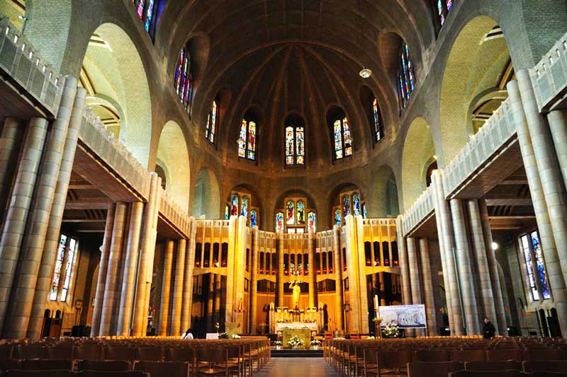 ben trong vuong cung thanh duong