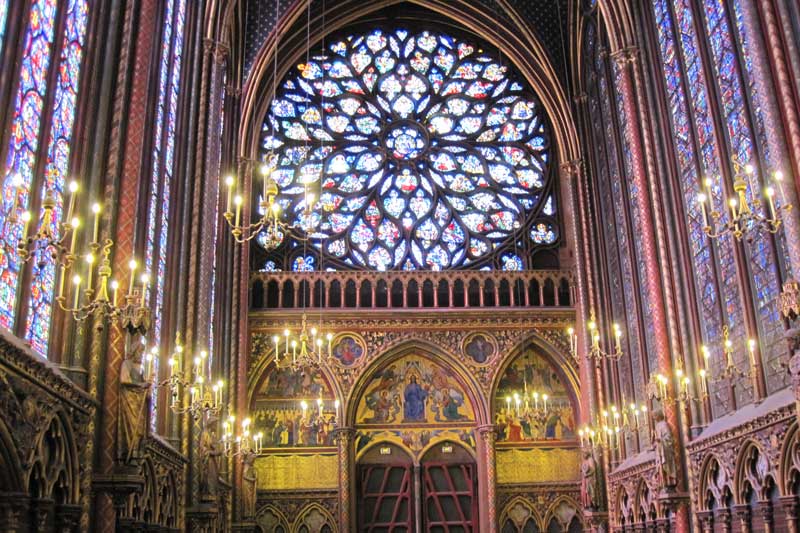 ben trong vuong cung thanh duong