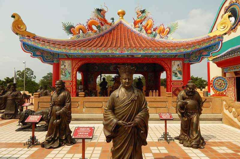 tuong phat ngoai troi