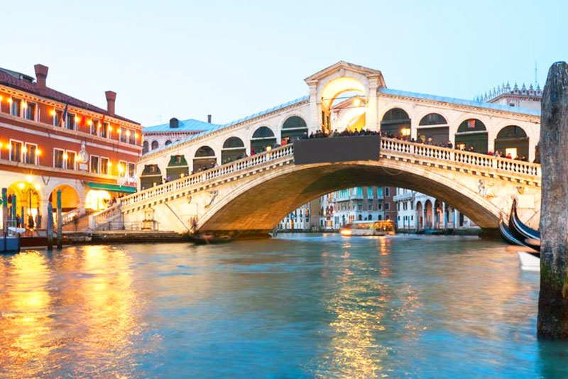 Cầu Rialto (Rialto Bridge) Venice, Italia (Ý)