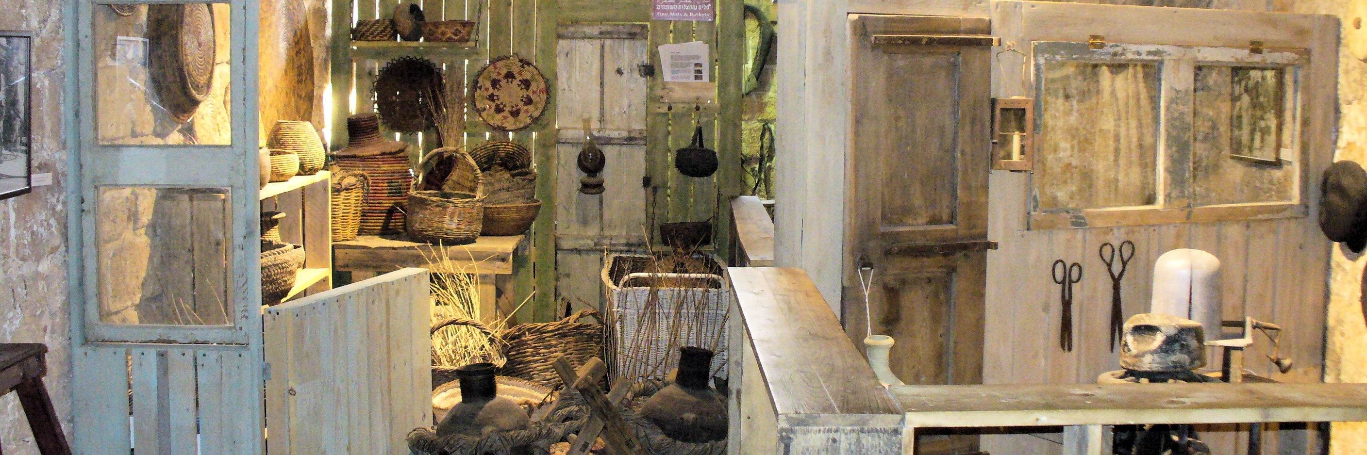Kho báu trong bảo tàng Wall (Treasures in the Wall Museum)