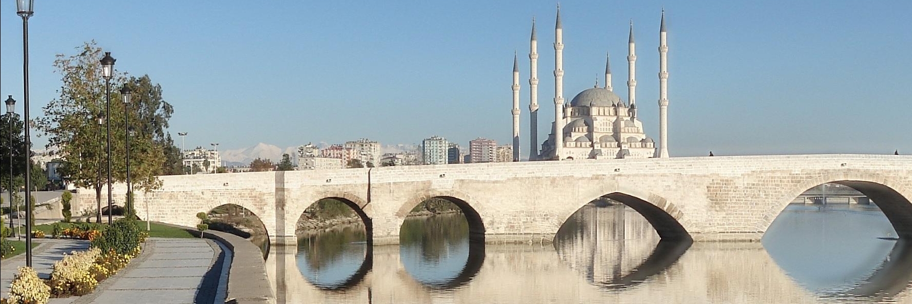 Cầu đá (Stone Bridge)