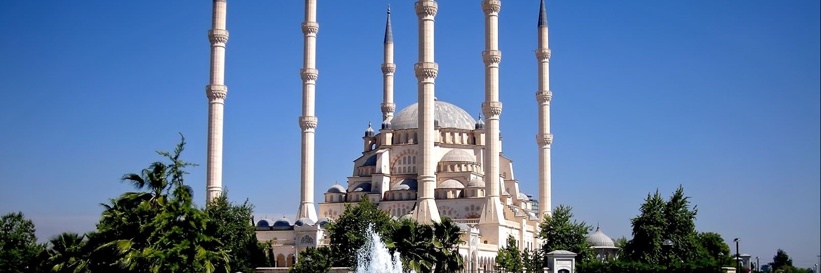 Nhà thờ Hồi giáo Trung tâm Sabanci (Sabanci Central Mosque)