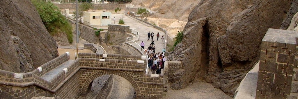 Di tích lịch sử Cisterns of Tawila (Cisterns of Tawila)