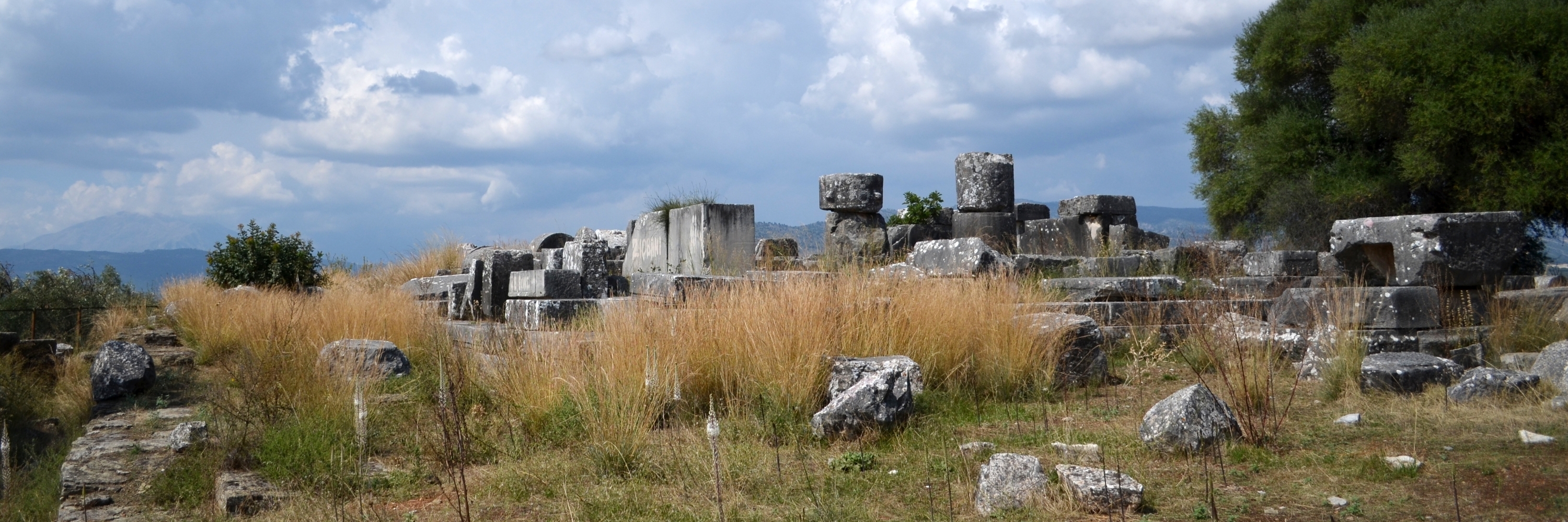 Đền của thần Zeus (Temple of Zeus in Stratos, Agrinio)