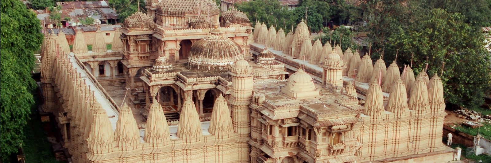 Đền Hutheesing Jain (Hutheesing Jain Temple)