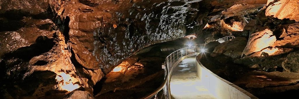 Hang động Al Hoota (Al Hoota Cave)