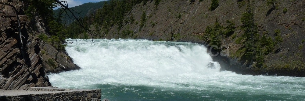 Thác nước Bow (Waterfall in Banff Town)