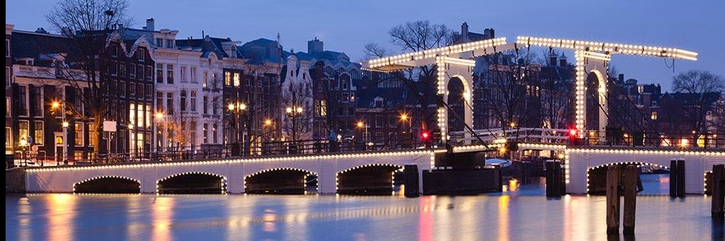 Cây cầu Magere Brug (Magere Brug-Skinny Bridge)