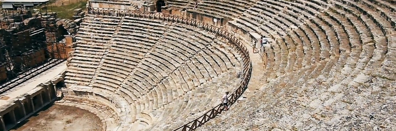 Nhà hát vòng tròn Hy Lạp (Greek Amphitheater)