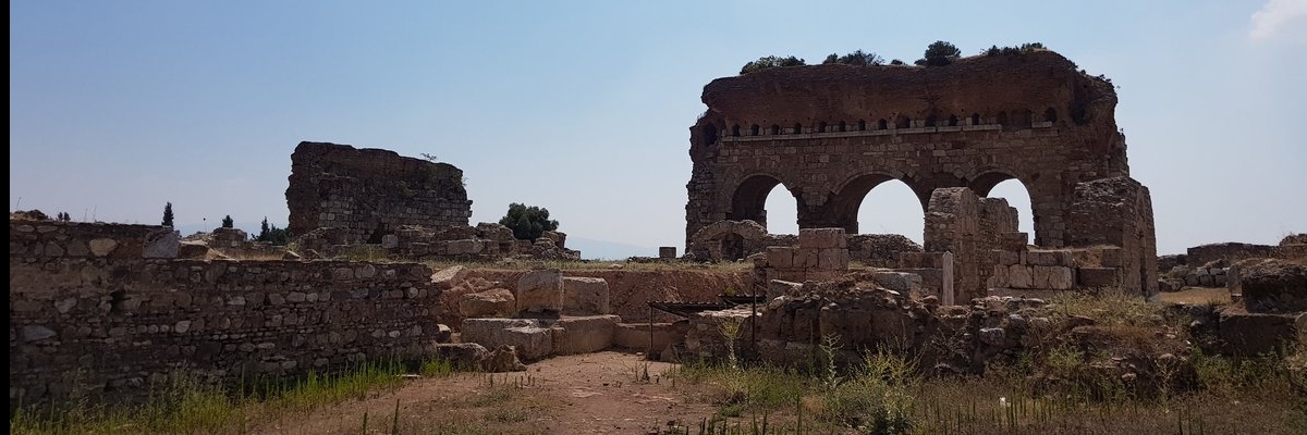 Tàn tích Tralles (Tralles Ruins)