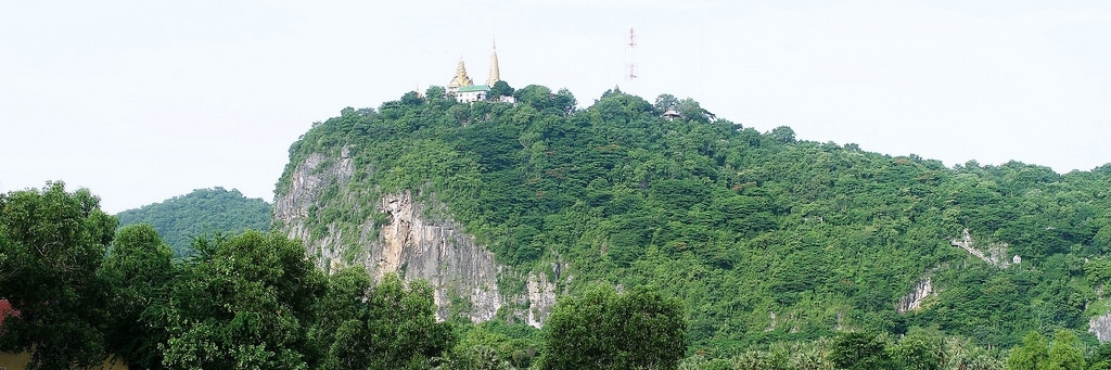 Núi Phnom Sampeau (Phnom Sampeau Mountain)