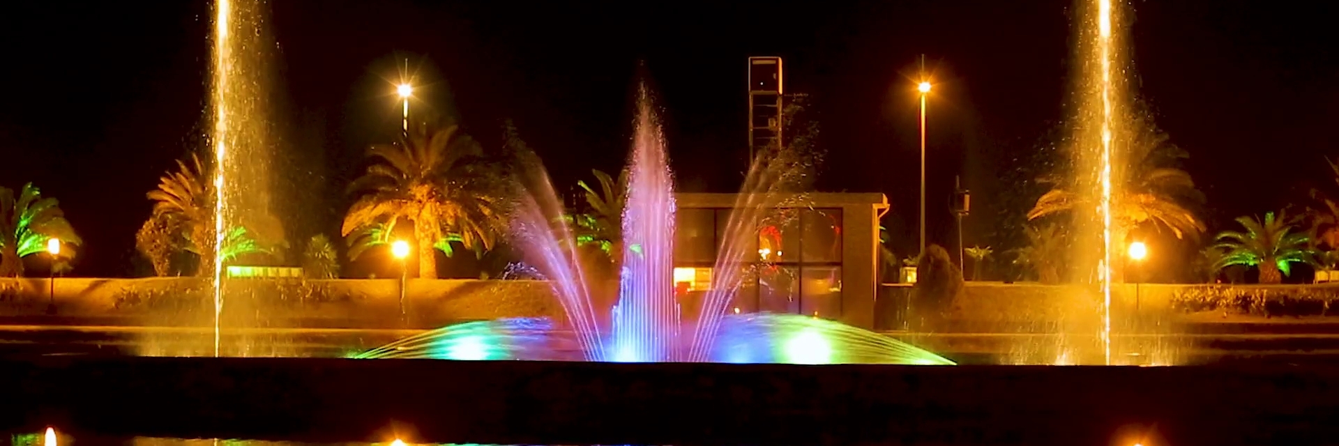 Đài phun nước sóng nhạc (Dancing Fountains)