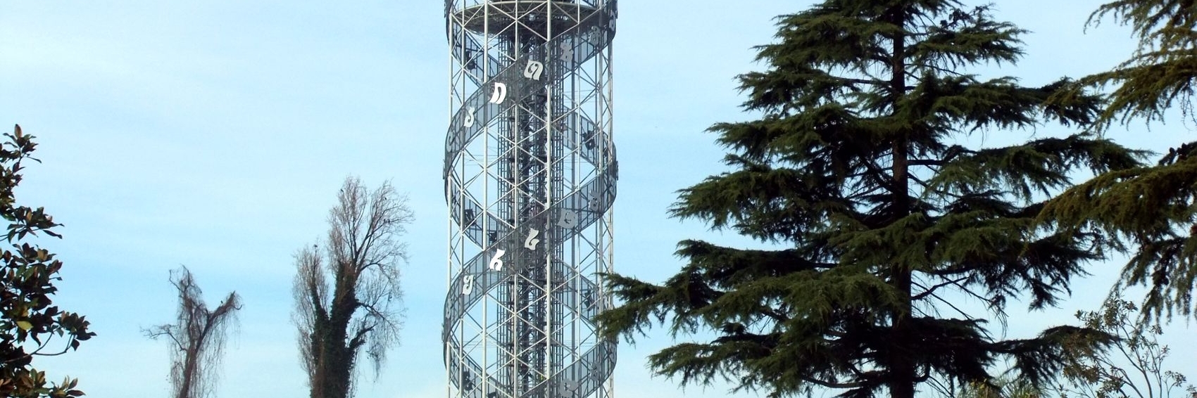 Tháp Alphabetic (Alphabetic Tower)