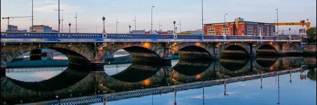 Cầu Nữ hoàng (Queens Bridge)