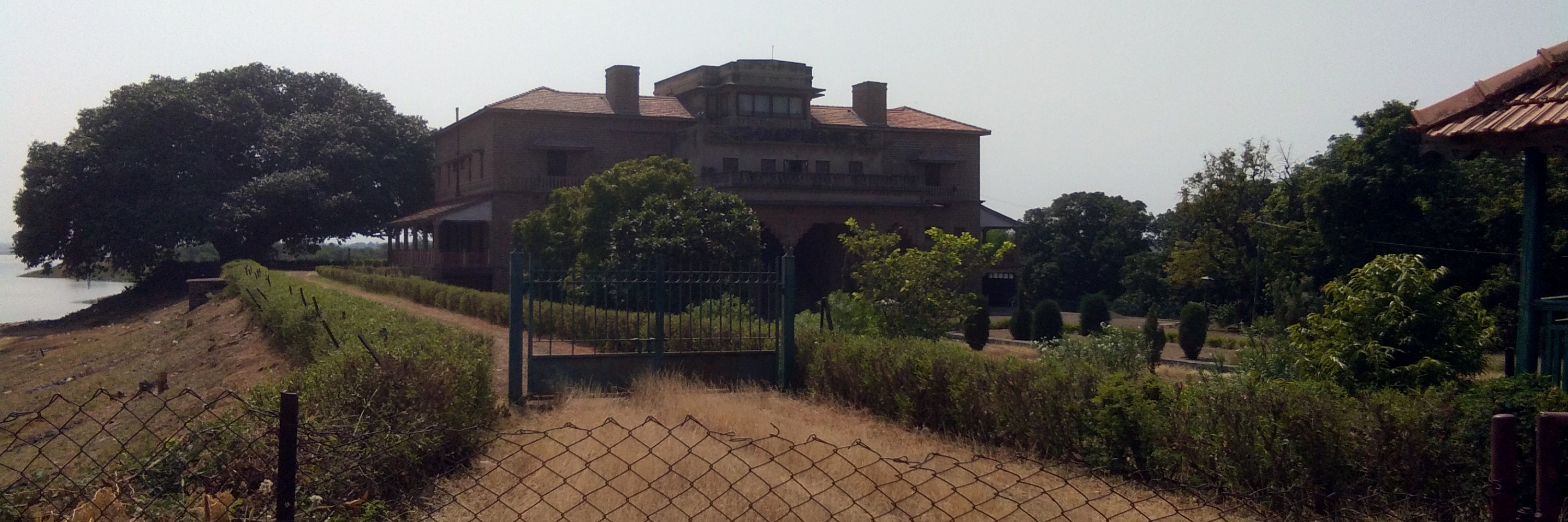 Cung điện Bhav Vilas (Bhav Vilas Palace)
