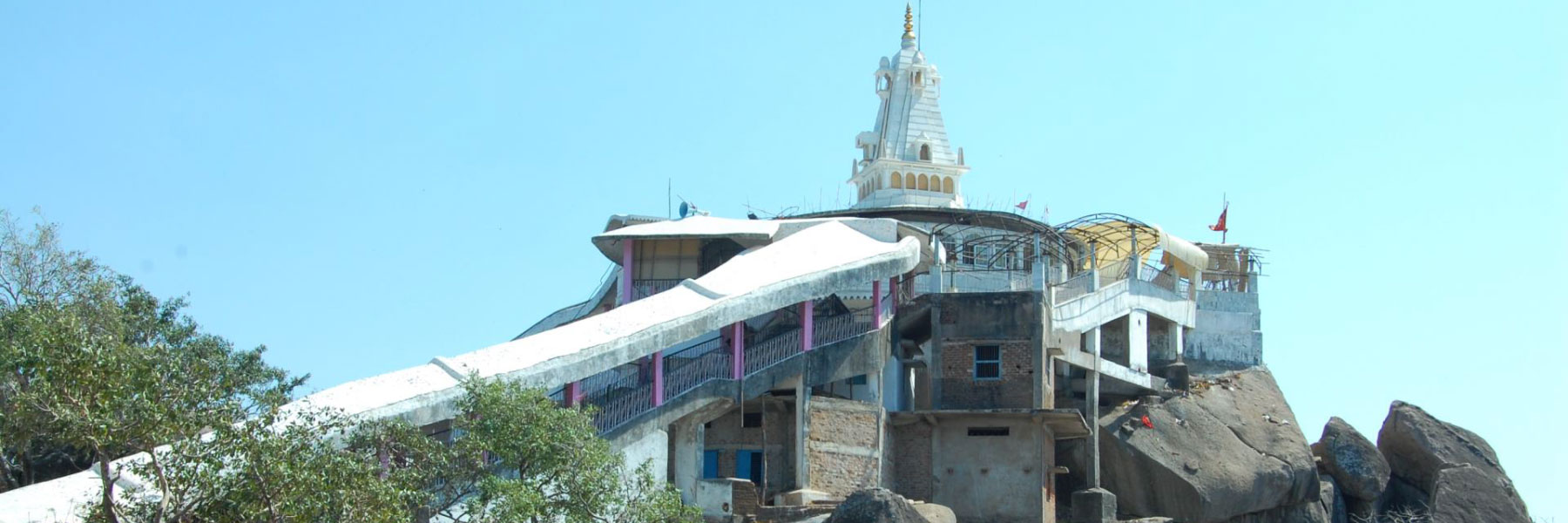 Đền Bambleshwari (Bambleshwari Temple)