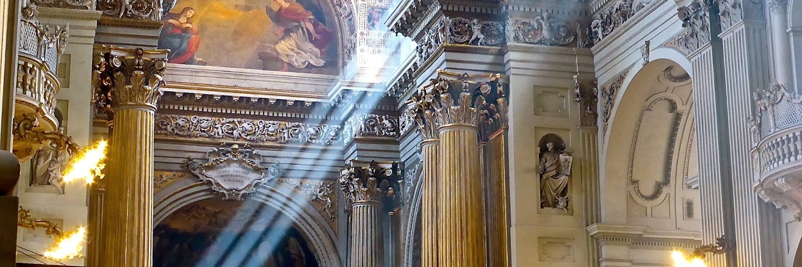 Nhà thờ chính tòa St. Peter (Cattedrale Metropolitana di San Pietro)