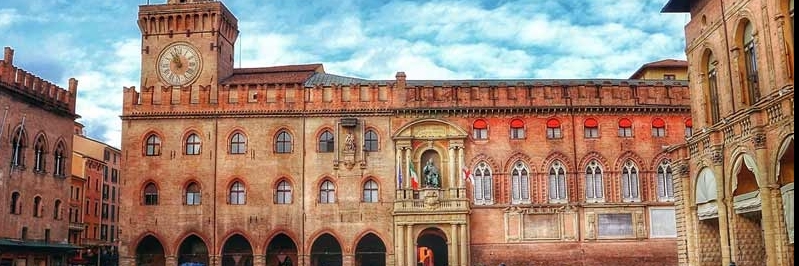 Quảng Trường  DAccursio  (Palazzo DAccursio)