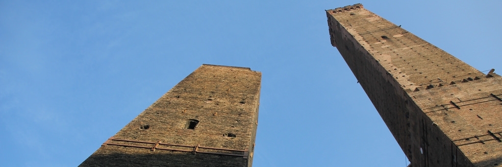 Tháp Hai (Two Towers)