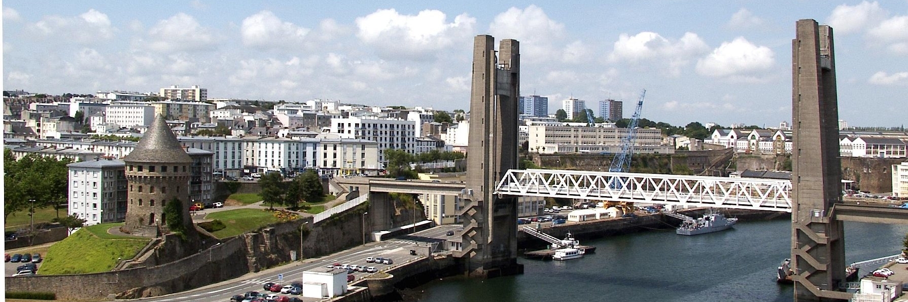 Cầu Recouvrance (Recovery Bridge)