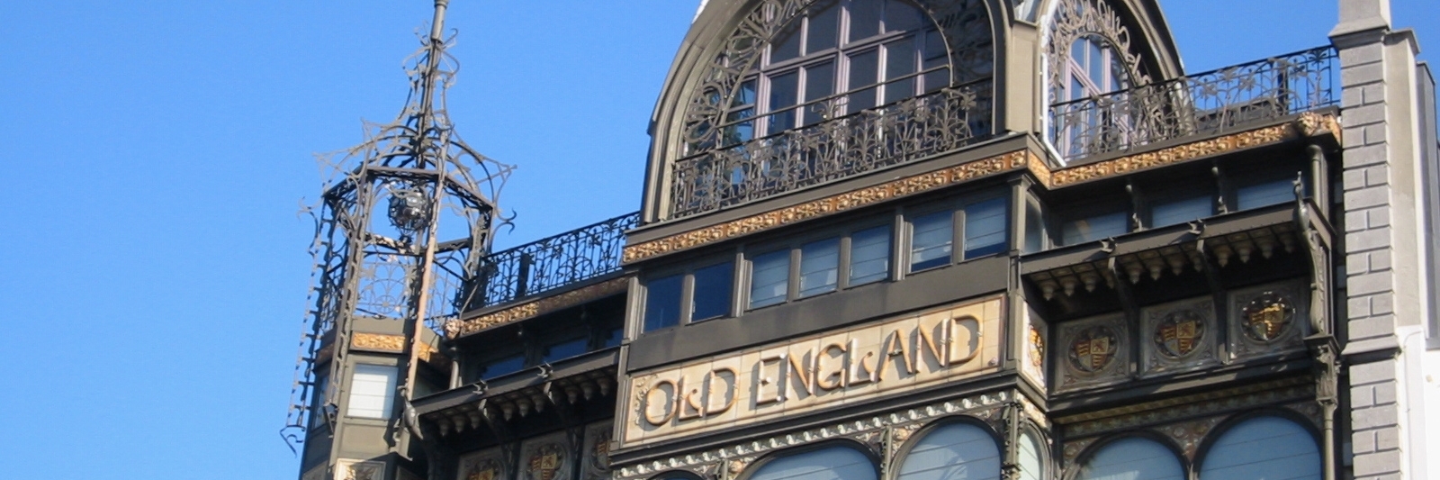 Toà nhà Anh Quốc cổ (Old England Building)