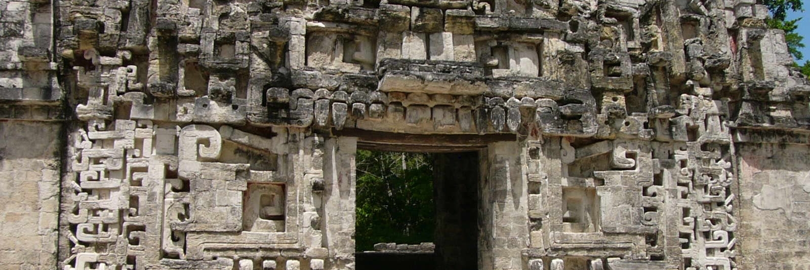 Ngôi nhà của rắn (Chicanná Zona Arqueológica)