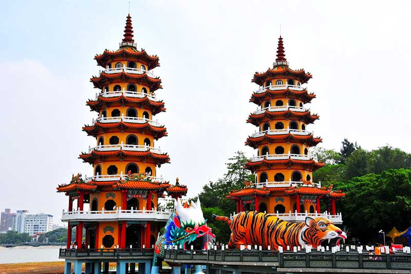 Kết quả hình ảnh cho Hồ Sen với Xuân Thu Các - Tháp Long Hổ