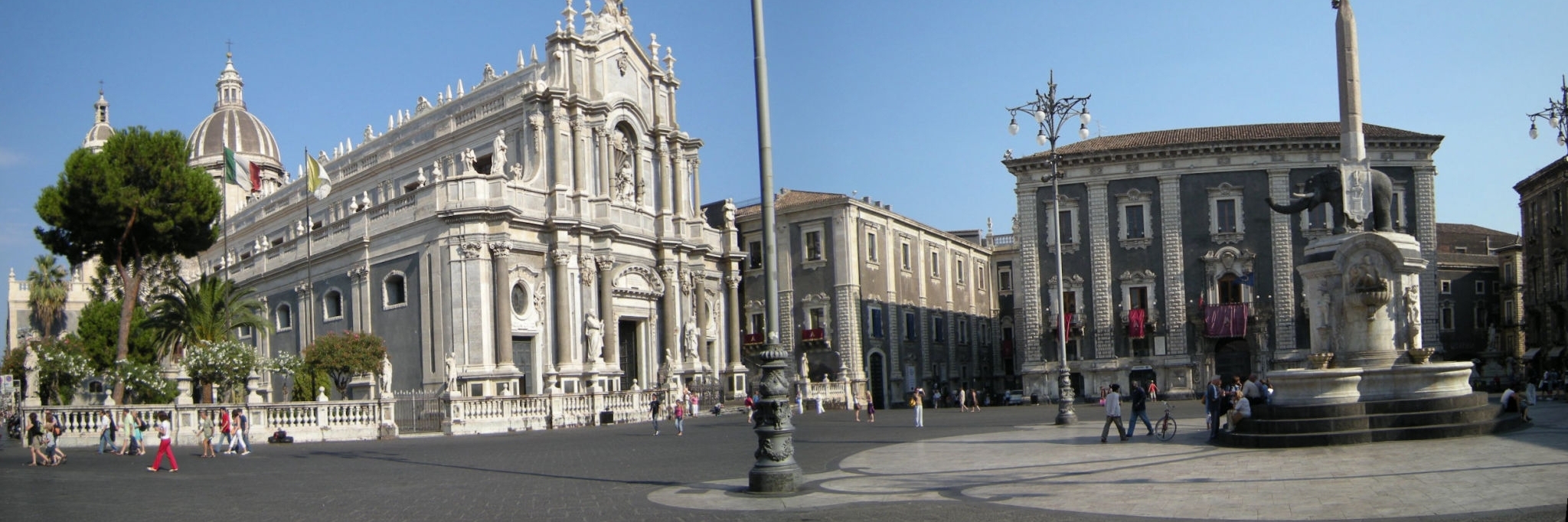 Quảng trường trung tâm (Piazza del Duomo)