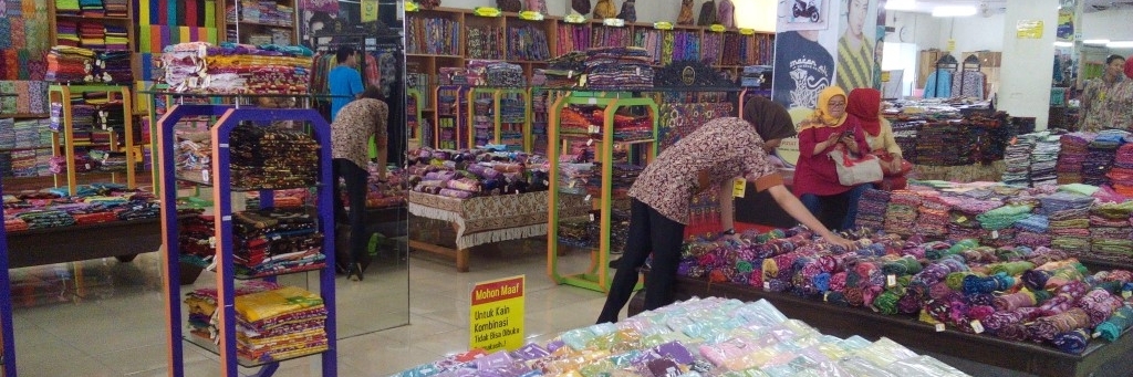 Cửa Hàng Mua Sắm Ở Batik Trusmi Cirebon (Shopping in Batik Trusmi Cirebon)