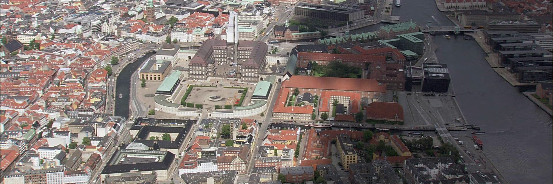 Tiểu đảo Slotsholmen (Slotsholmen - The Castle Islet)