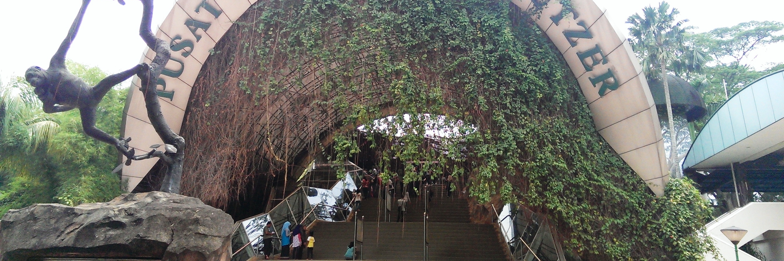 Trung tâm linh trưởng Schmutzer (Schmutzer Primate Center)