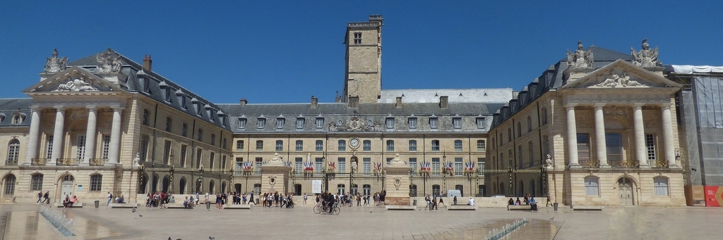 Cung điện của Công tước xứ Burgundy (Palace of the Dukes of Burgundy)