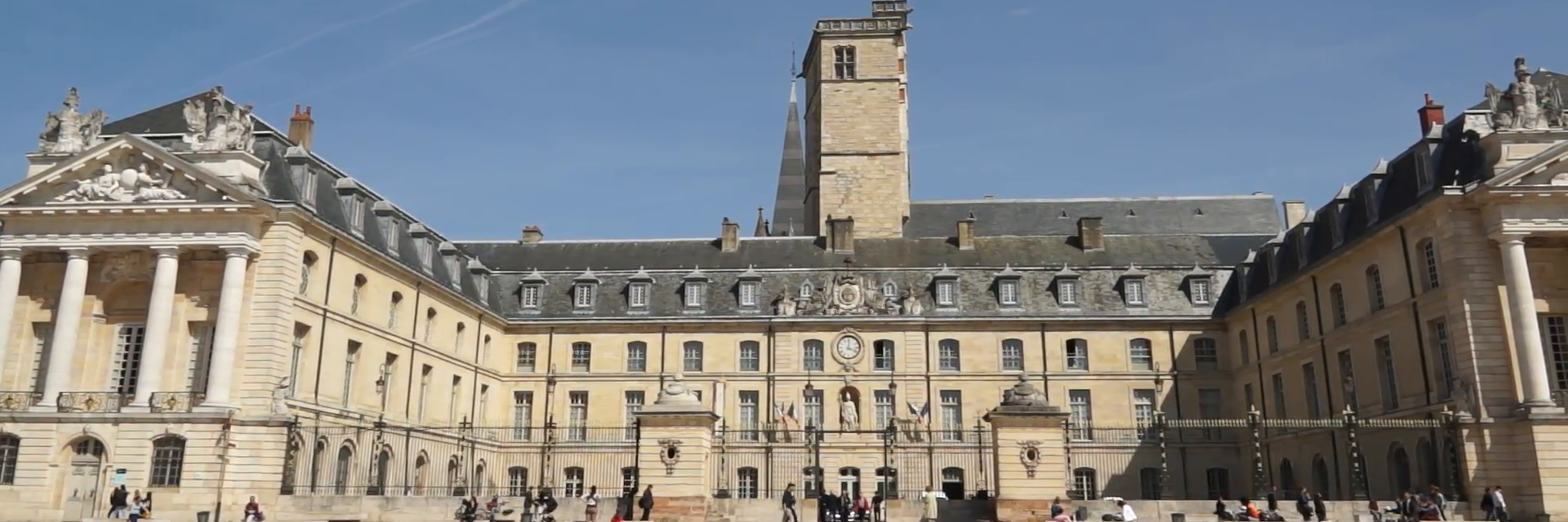 Tháp Philippe le Bon (Philippe le Bon Tower)