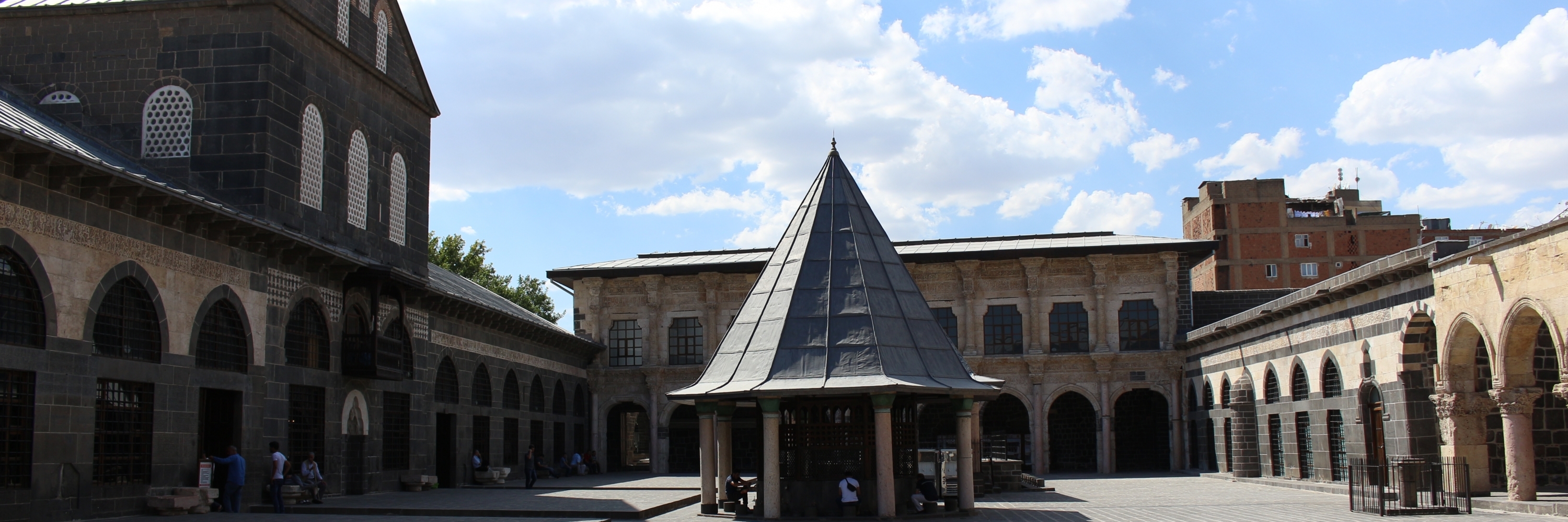 Đại giáo đường Hồi giáo DiyarbakIr (Great Mosque of DiyarbakIr)