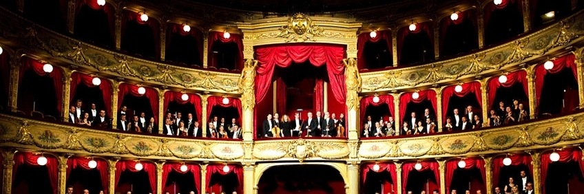 Nhà hát Opera và Múa Ba lê Dnepropetrovsk (Dnepropetrovsk Opera and Ballet Theatre)