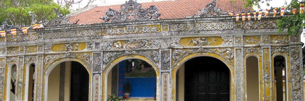 Đền Bửu Phong (Buu Phong Temple)