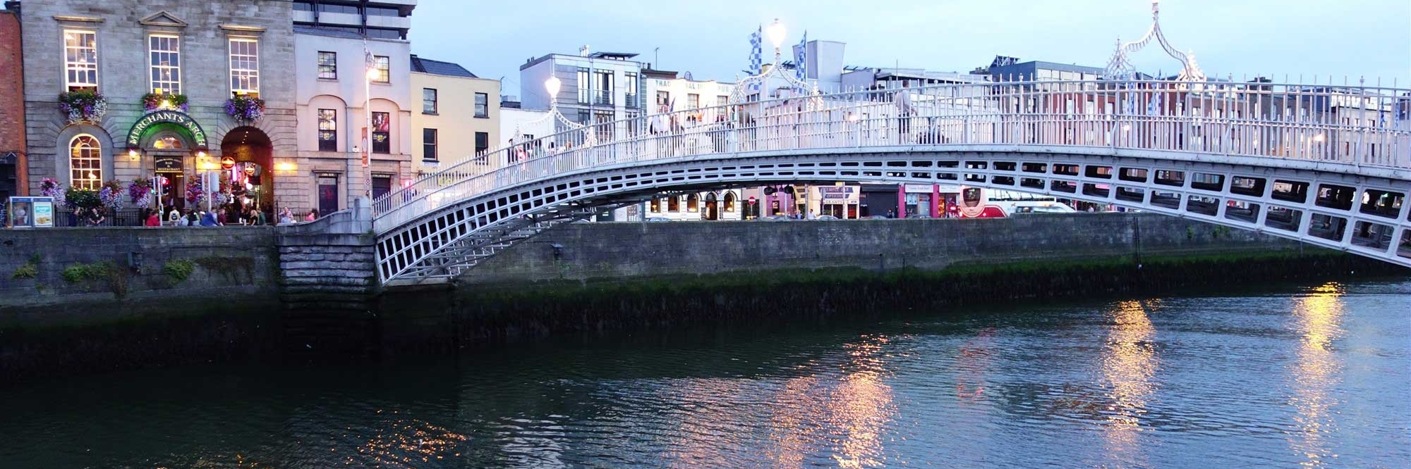 Cầu Ha’penny ( Ha’penny Bridge )