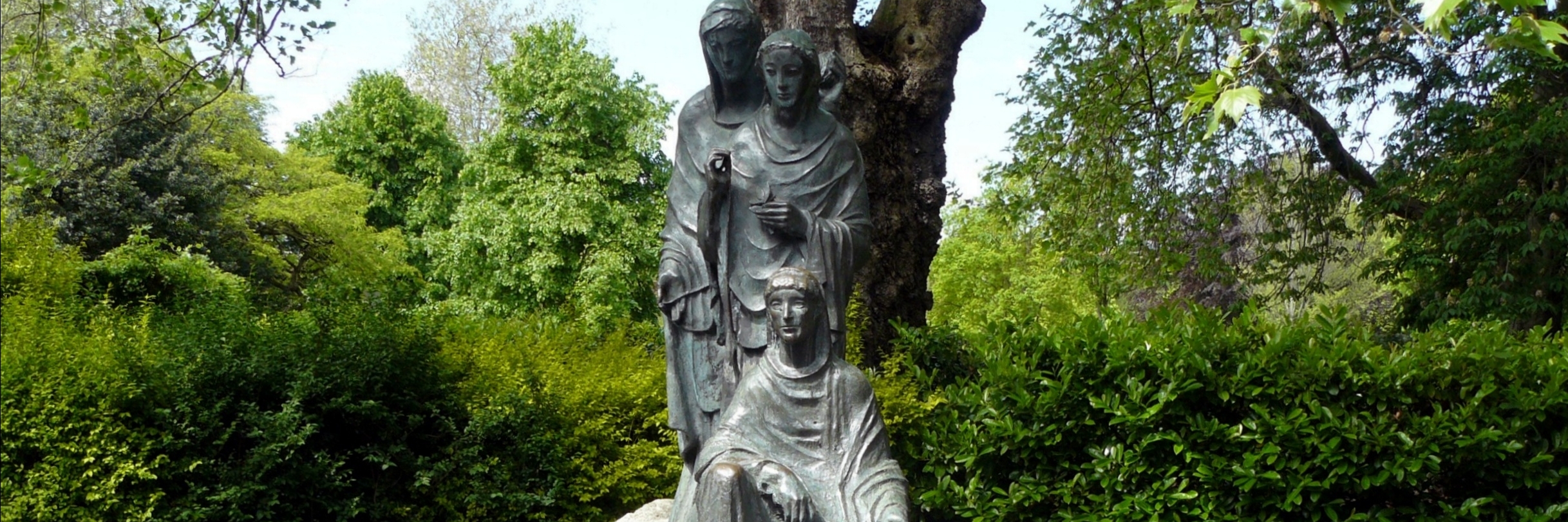 Tượng Ba số phận (Three Fates Statue)