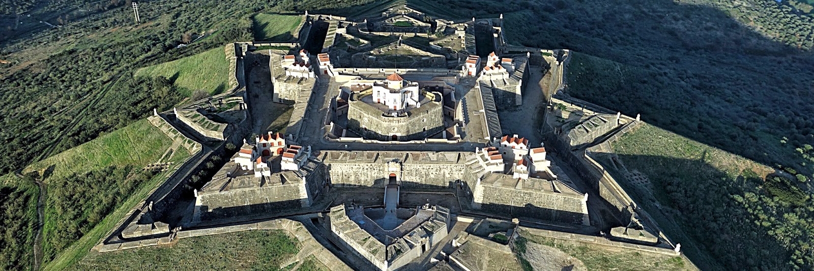 Lâu đài Santa Luzia (Santa Luzia Castle)