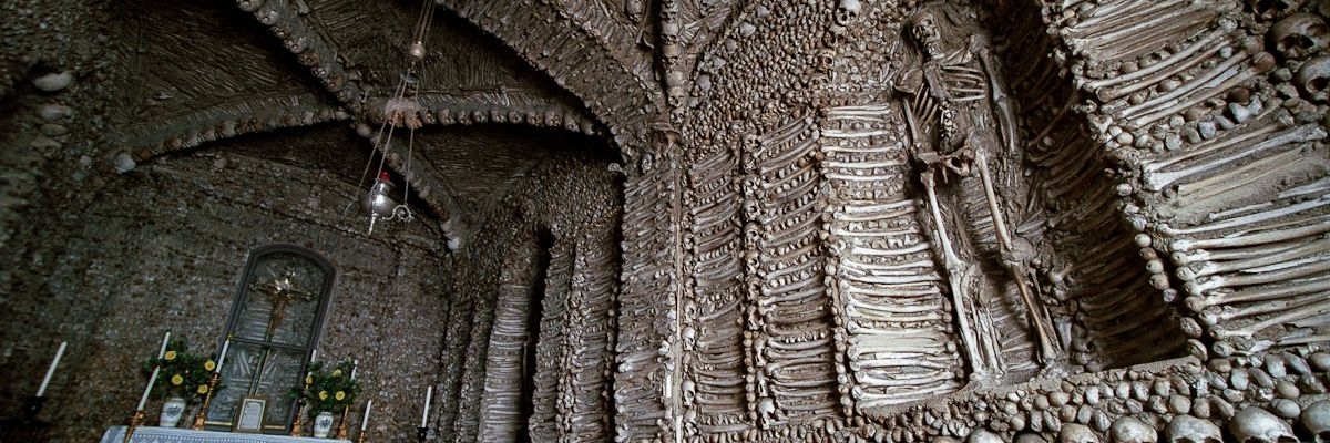 Nhà thờ Xương người (Human bone church)