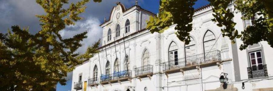 Tòa thị chính Evora (Evora Town Hall)