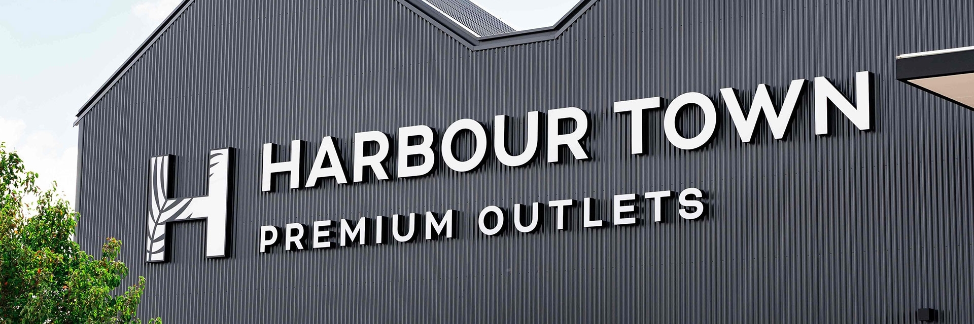 Chuỗi cửa hàng thời trang cao cấp Harbour Town (Harbour Town Premium Outlets)