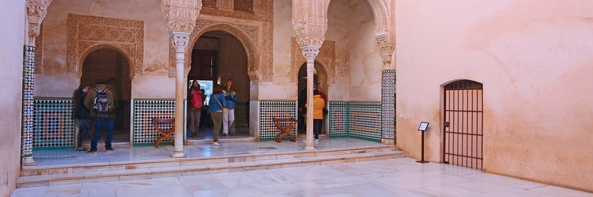 Sân trước của Đại sảnh Vàng (Golden Hall Patio)