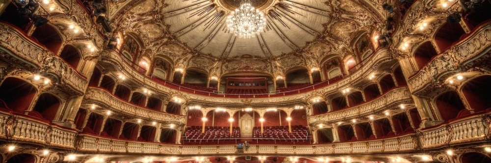 Nhà hát Opera (Opernhaus)