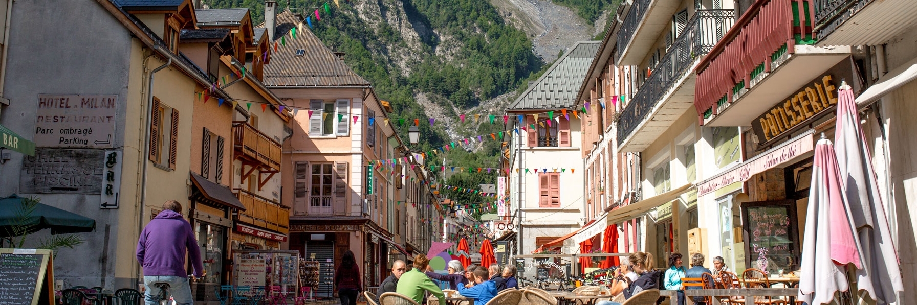 Làng Oisans (Oisans Village)